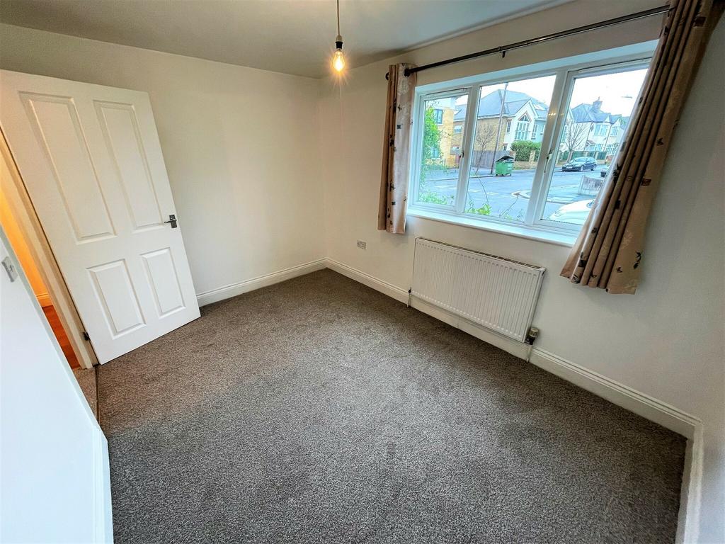 Alexandra Road, Romford 1 bed flat £1,100 pcm (£254 pw)