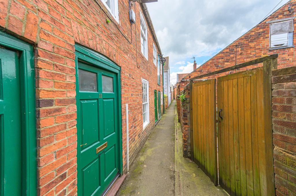 Franklin Square, Spilsby, PE23 2 bed terraced house for sale £89,950