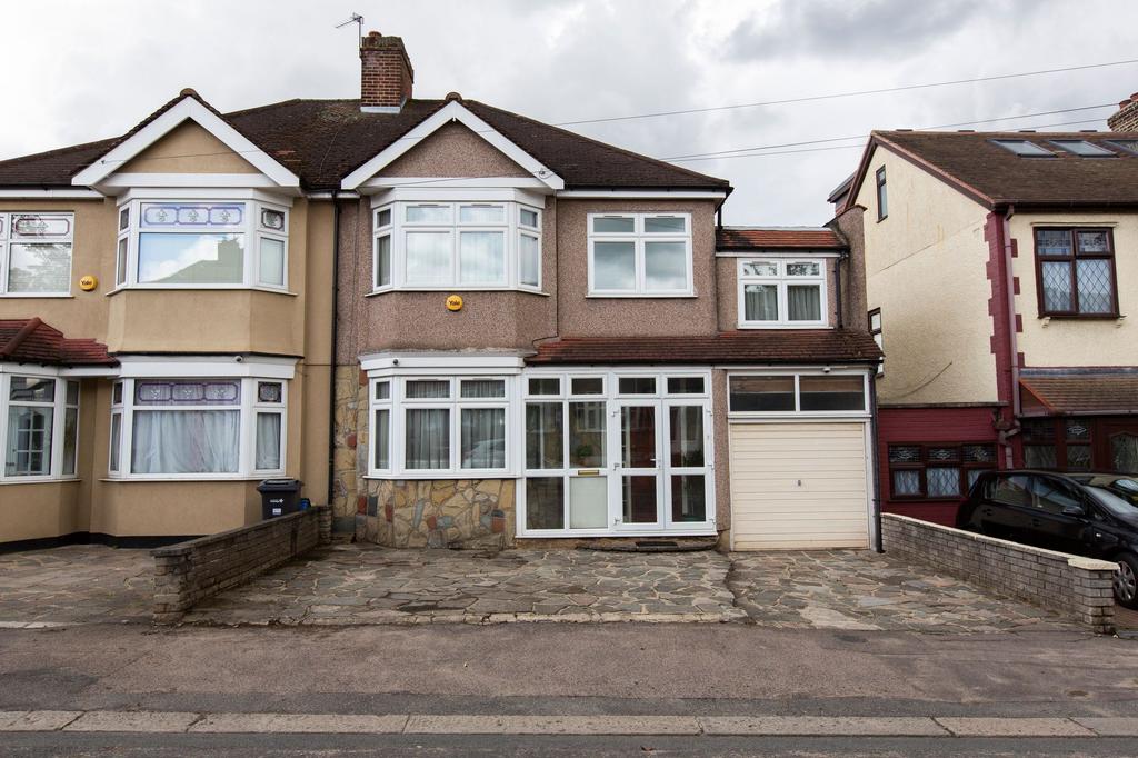 Ilford, Ilford IG4 4 bed end of terrace house for sale £700,000