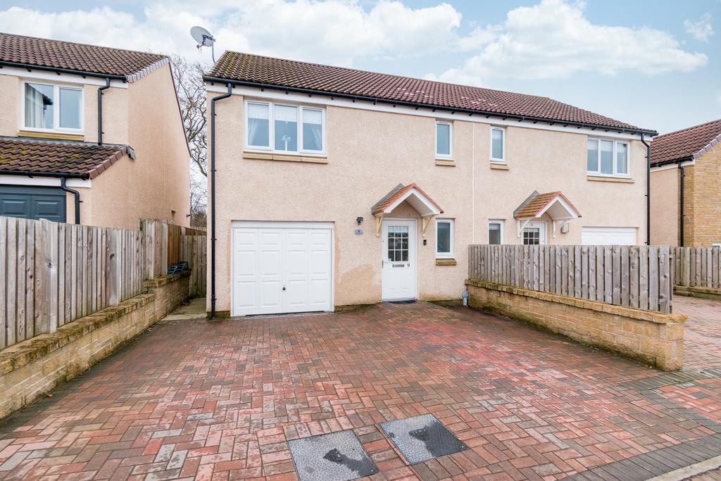 9 Whitehouse Court, Gorebridge, EH23 3 bed semidetached house £220,000