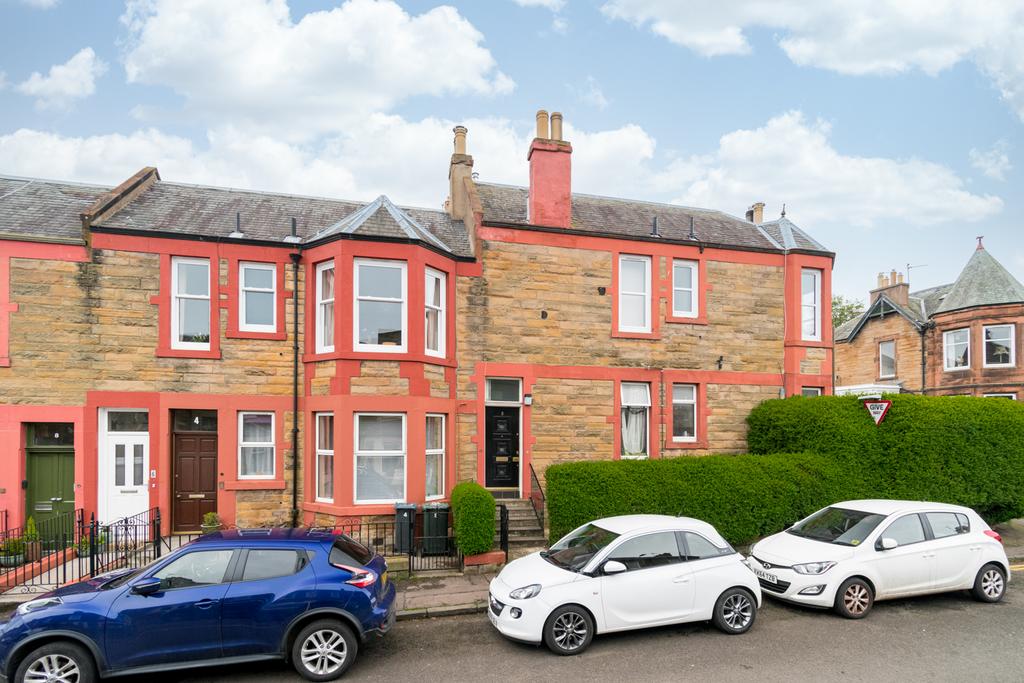 2 Kenmure Avenue, Edinburgh, EH8 2 bed flat £290,000