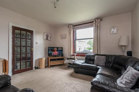 14 Carlops Crescent, Penicuik, EH26 0DN
