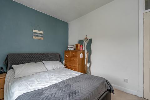 14 Carlops Crescent, Penicuik, EH26 0DN