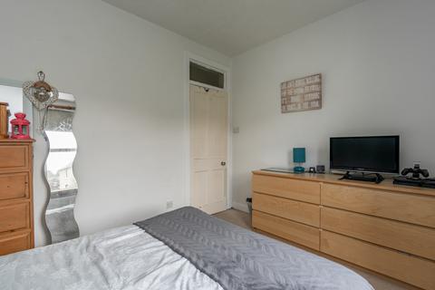 14 Carlops Crescent, Penicuik, EH26 0DN