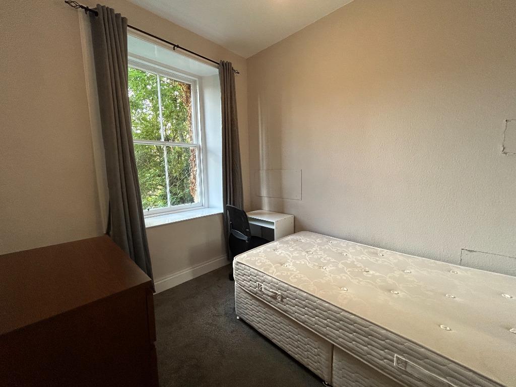 Roseneath Place, Marchmont, Edinburgh, EH9 3 bed flat to rent £1,800
