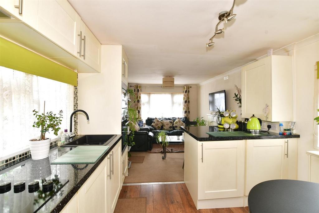 Kitchen/Lounge Area