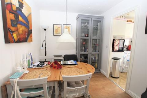 2 bedroom apartment for sale - Spinnaker Close, Clacton-on-Sea