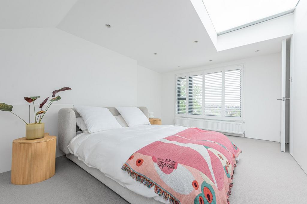 Clifford Gardens, London, NW10 3 bed apartment for sale £820,000