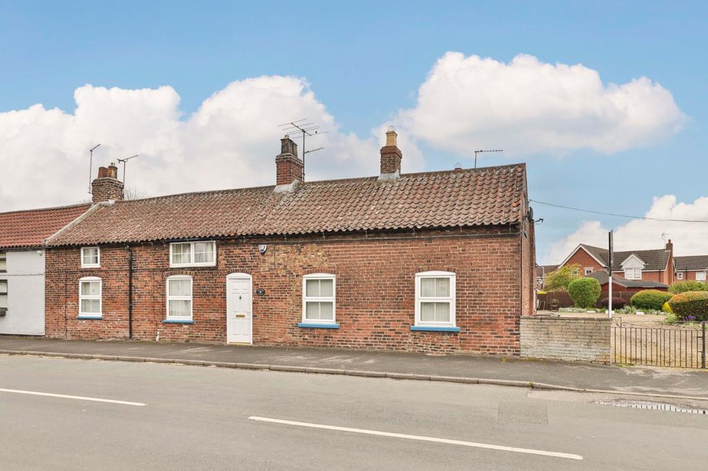 Joiners Shop Row, Long Riston, Hull... 4 bed semidetached house £345,000