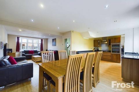 4 bedroom semi-detached house for sale - Ashford Avenue, Ashford, Surrey, TW15
