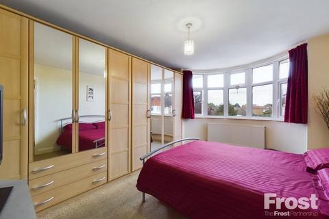 4 bedroom semi-detached house for sale - Ashford Avenue, Ashford, Surrey, TW15