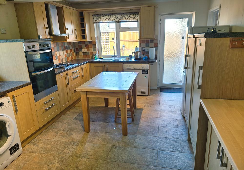 Calmore Gardens, Totton SO40 3 bed detached bungalow £400,000