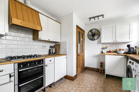 4 bedroom end of terrace house for sale - Imber Close, London, N14