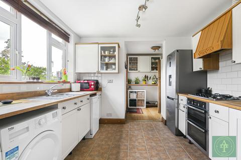4 bedroom end of terrace house for sale - Imber Close, London, N14