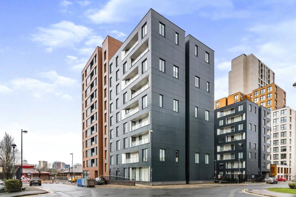 8 Elmira Way, Salford, Manchester, M5 2 bed apartment £1,252 pcm (£