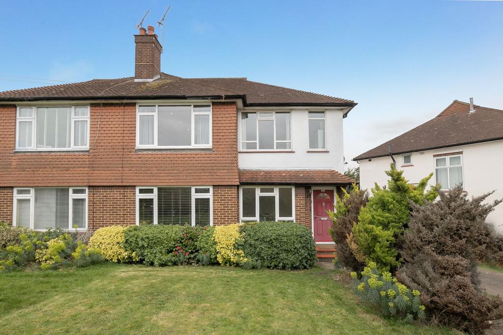 St. Barnabas Road, Woodford Green, IG8 2 bed for sale £395,000