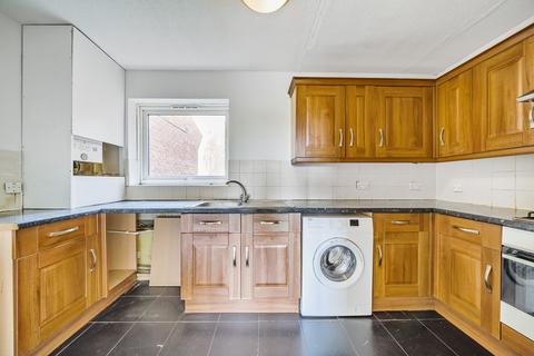 31 Montana Close, South Croydon, CR2 0AT
