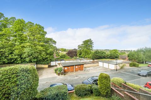 31 Montana Close, South Croydon, CR2 0AT