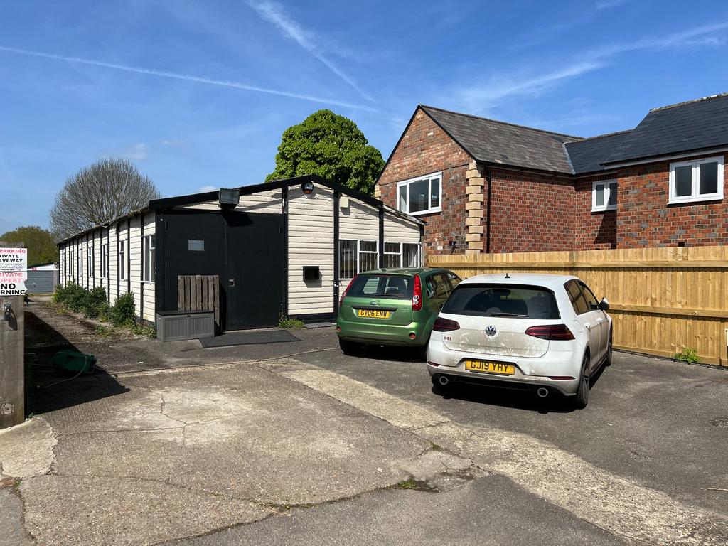 High Street, Edenbridge Property to rent £1,500 pcm (£346 pw)