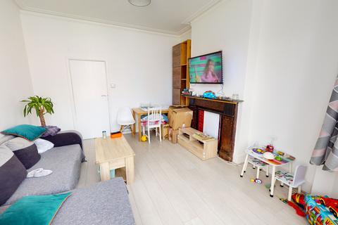 2 bedroom ground floor flat to rent, Donwnhill Park