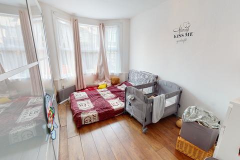 2 bedroom ground floor flat to rent, Donwnhill Park