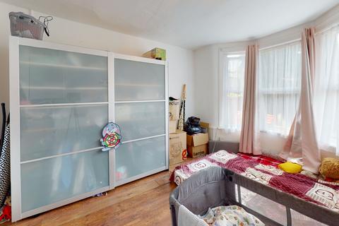 2 bedroom ground floor flat to rent, Donwnhill Park