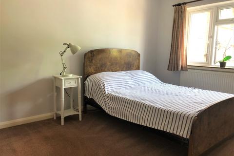 2 bedroom maisonette to rent, Station Road, Edenbridge