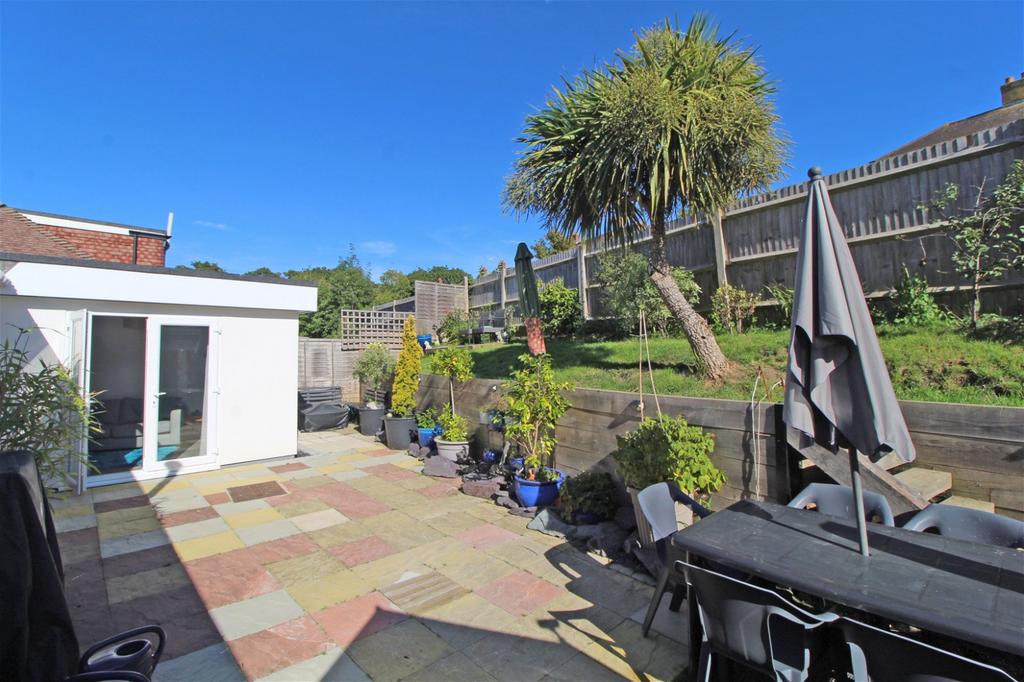 Clement Lane, Polegate BN26 4 bed detached bungalow for sale £380,000