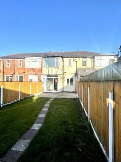 3 bedroom terraced house to rent, Barmouth Avenue, Blackpool, FY3