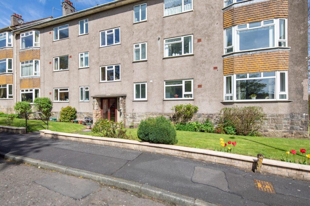 River Court, Busby 2 bed flat for sale £129,000