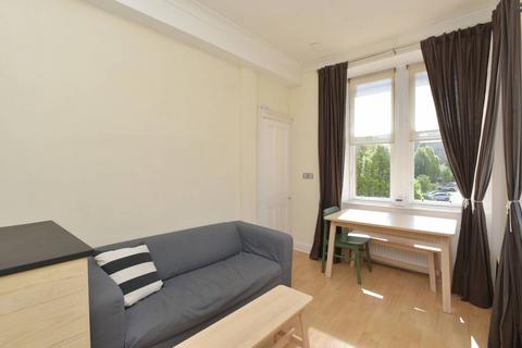 30/10 Bryson Road, Edinburgh, EH11 1DX
