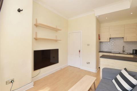 30/10 Bryson Road, Edinburgh, EH11 1DX