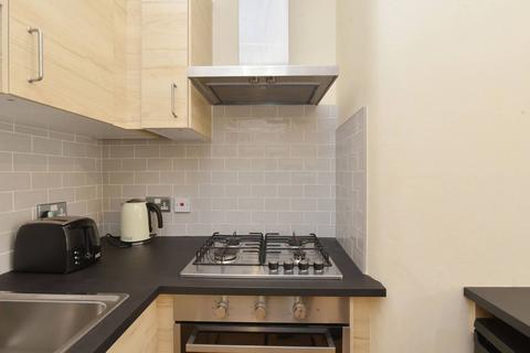 30/10 Bryson Road, Edinburgh, EH11 1DX
