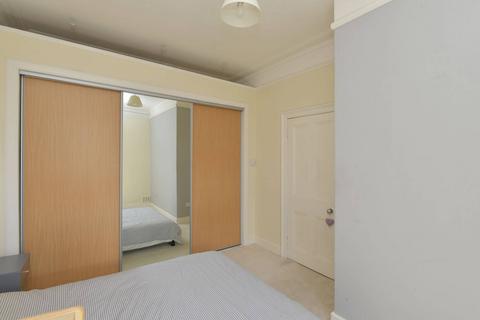 30/10 Bryson Road, Edinburgh, EH11 1DX