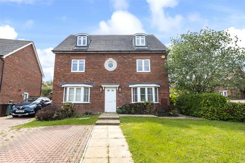 5 bedroom detached house to rent, Bradbrook Drive, Longfield, Kent, DA3