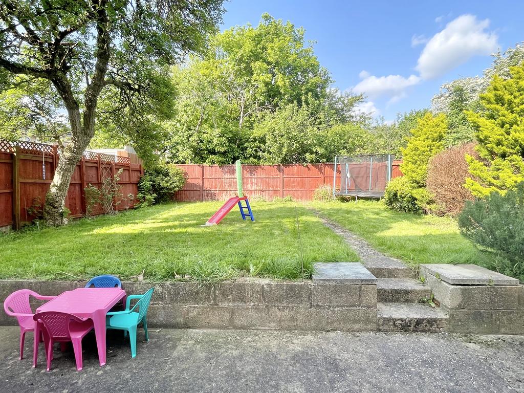 Woodlands Road, StratforduponAvon CV37 2 bed end of terrace house £