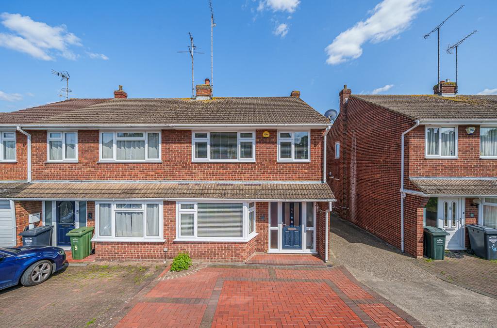 Cedar Drive, Sutton At Hone, Dartford, DA4 4 bed semidetached house