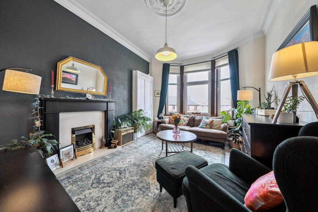 Cathcart Road, Flat 2/1, Cathcart, Glasgow, G42 9HA 1 bed flat £109,000