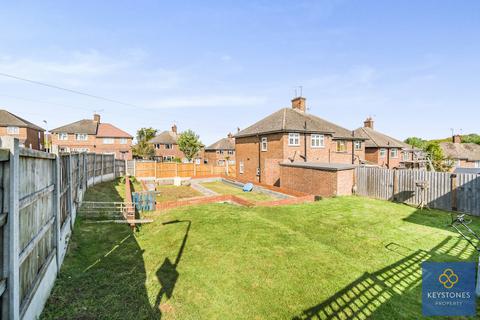3 bedroom semi-detached house for sale - Clitheroe Road, Collier Row, RM5