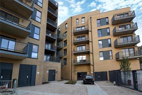 2 bedroom apartment to rent, Clarence Avenue, Ilford IG2