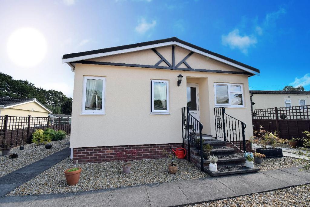 The Causeway, Petersfield GU31 2 bed park home £165,000