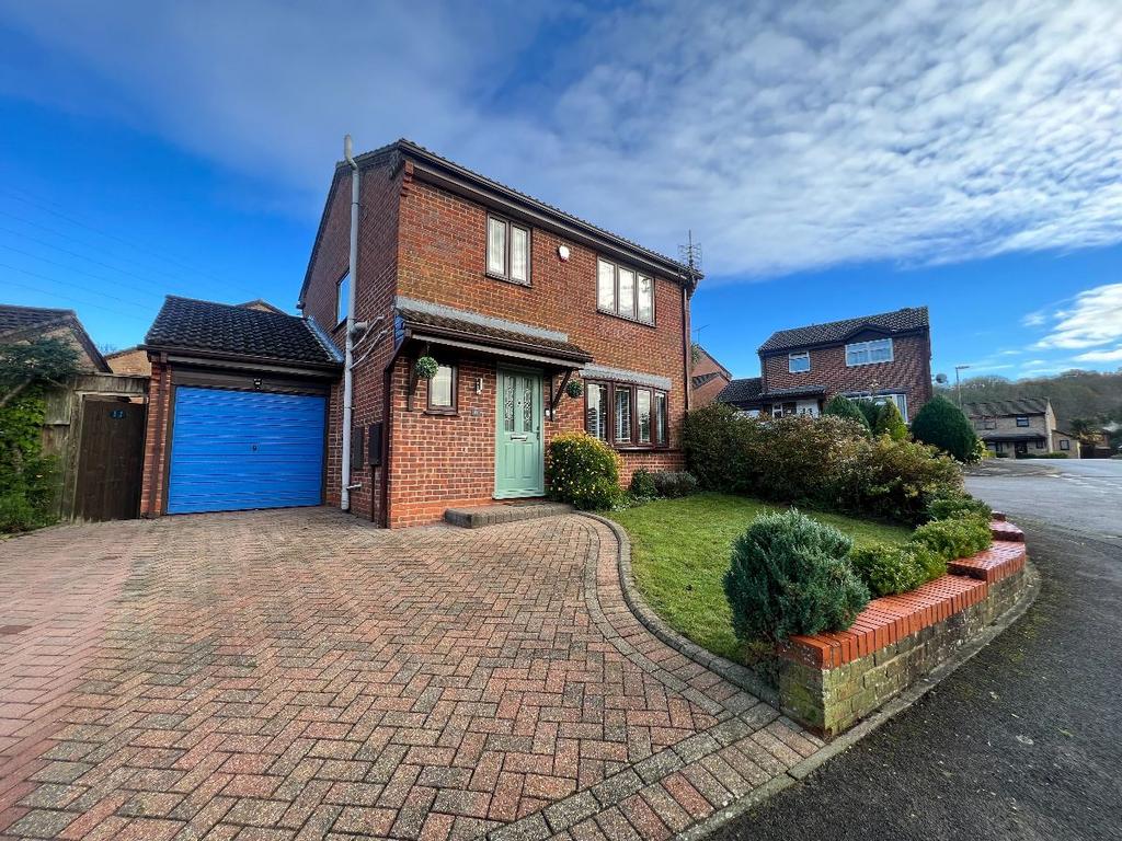 Horndean PO8 3 bed detached house for sale £390,000