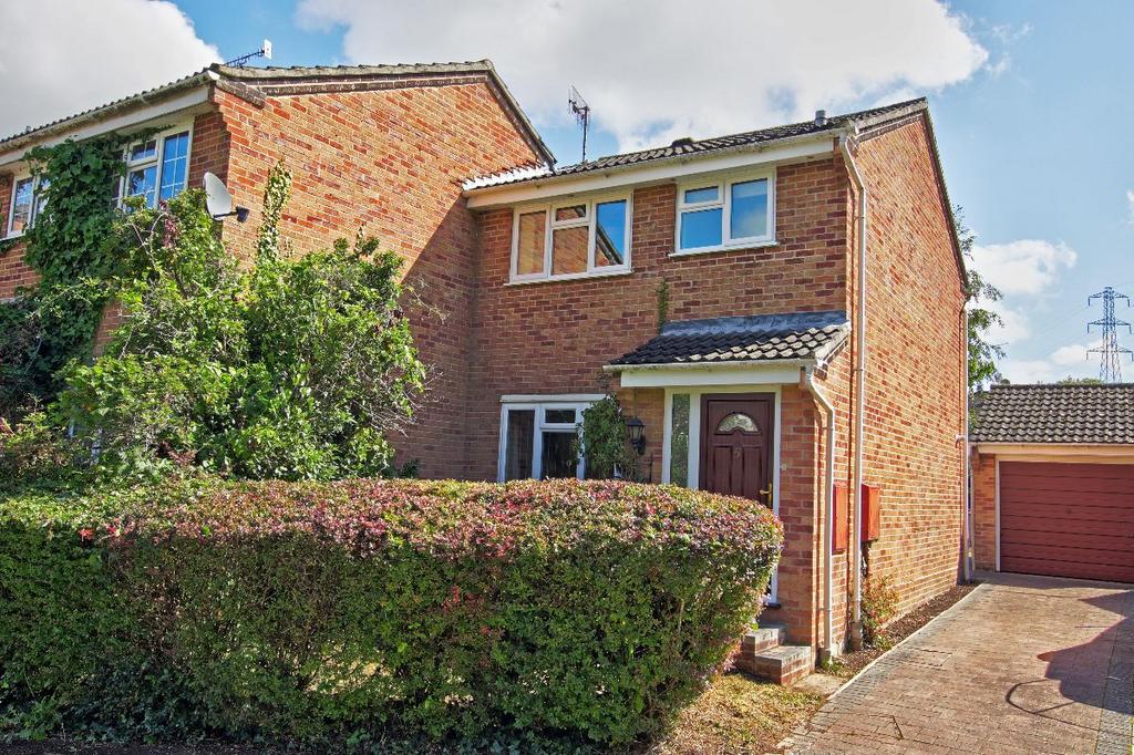 Waterlooville PO8 3 bed semidetached house for sale £275,000