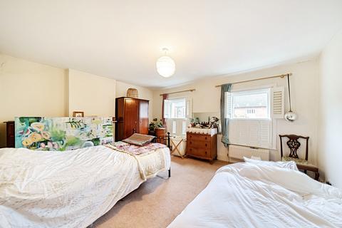 3 bedroom terraced house to rent, St. Georges Road, Farnham, Surrey, GU9