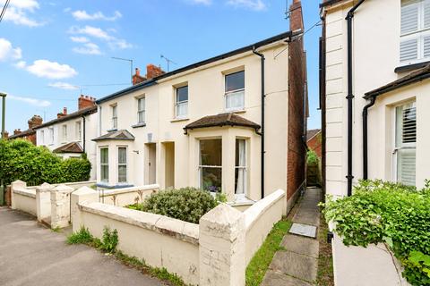 3 bedroom terraced house to rent, St. Georges Road, Farnham, Surrey, GU9