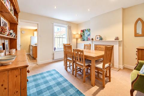 3 bedroom terraced house to rent, St. Georges Road, Farnham, Surrey, GU9