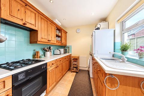 3 bedroom terraced house to rent, St. Georges Road, Farnham, Surrey, GU9