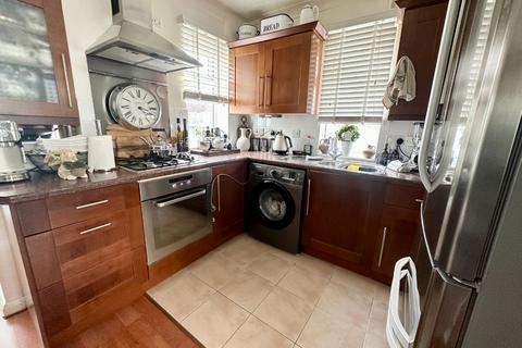 2 bedroom semi-detached house for sale, Fourth Avenue, Luton