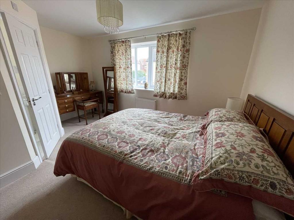 Bedroom (rear)