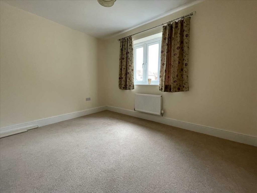 Bedroom (rear)